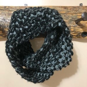 Chunky Infinity Scarf Vera Wang